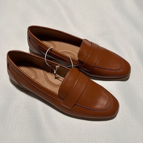 NWT Old Navy 9 Brown Faux Leather Loafers - Picture 1 of 4